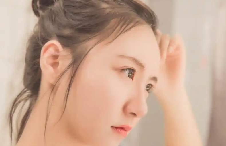 原生家庭的烙印：为什么有些人选择被包养?